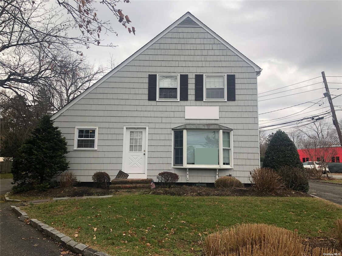 1 E Main St, Huntington, NY 11743 - Room for Rent in Huntington, NY ...