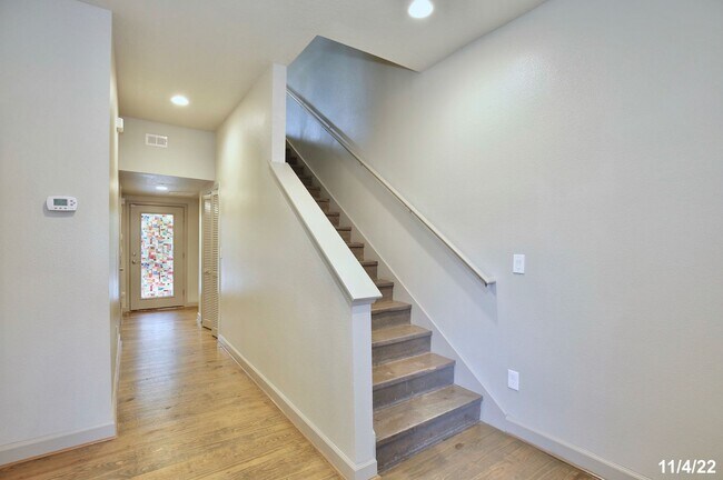 Foto del edificio - Beautiful 4/4.5 Home with 2 Car Garage in the Heart of Mills-Orlando!