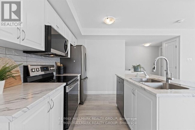 Building Photo - 706 Amberwing Private