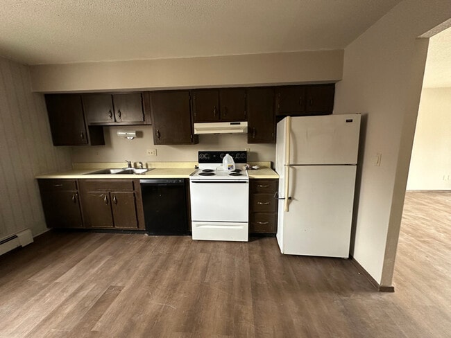 Building Photo - 711 Meadow Ln Ct