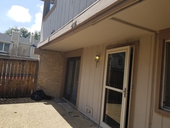Foto del edificio - 4416 Westminster Dr