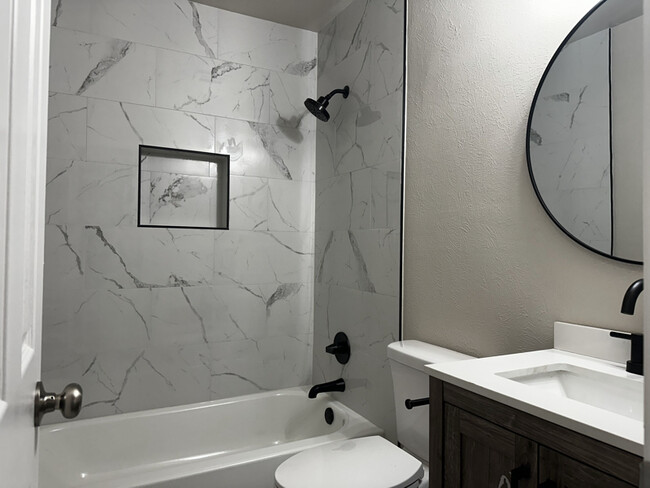 Foto del edificio - 557 NW Newton Dr