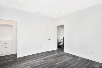 Building Photo - 10926 Hesby St