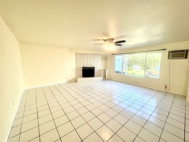 Building Photo - 2589 Hayes Dr