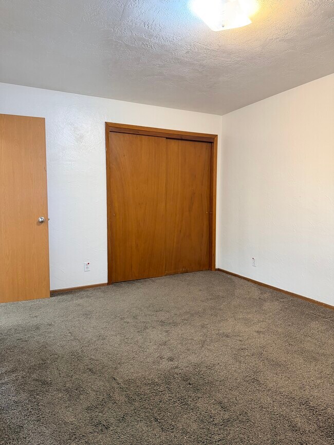 Foto del edificio - 539 W Crest Dr