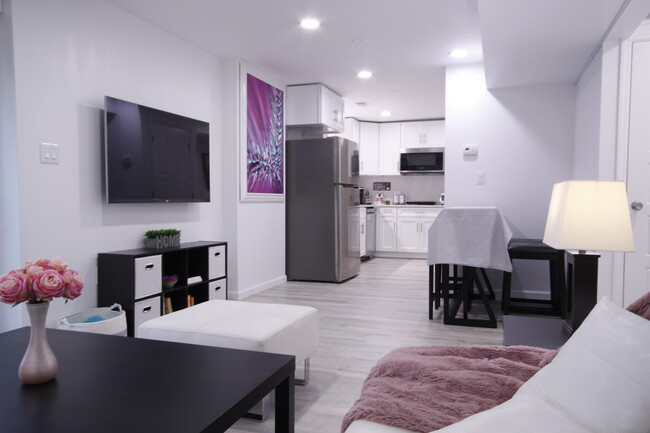 Foto del edificio - 4403 Hillside Ct