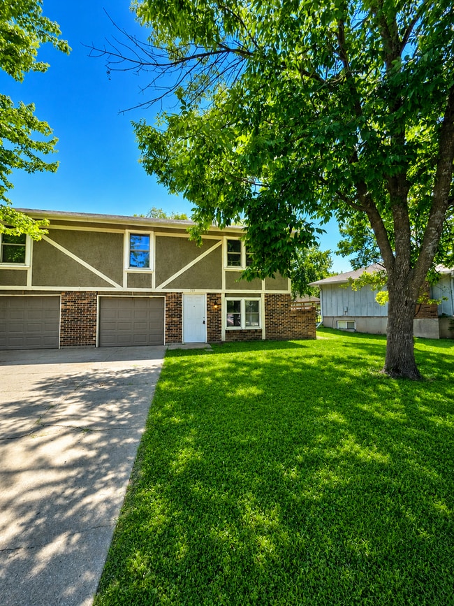 Building Photo - 339 N Kendall Dr