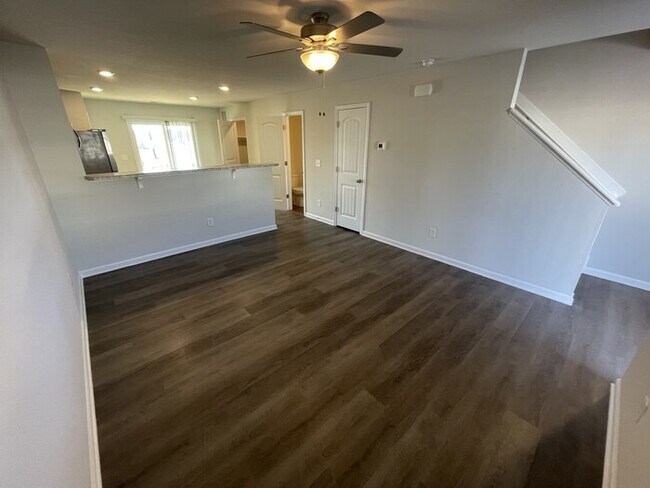 Foto del edificio - 1075 Peony Ln