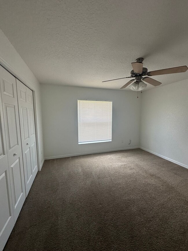 Building Photo - Marion Oaks North