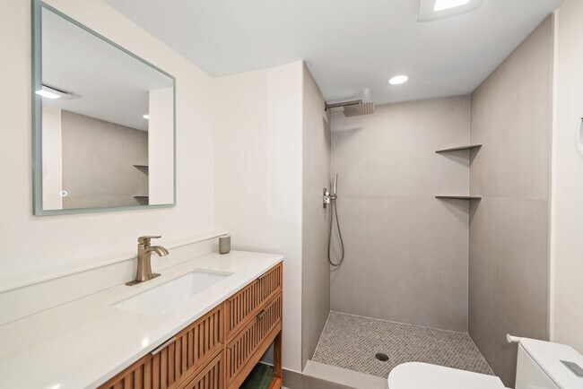 Foto del edificio - 501 Forest Lakes Blvd