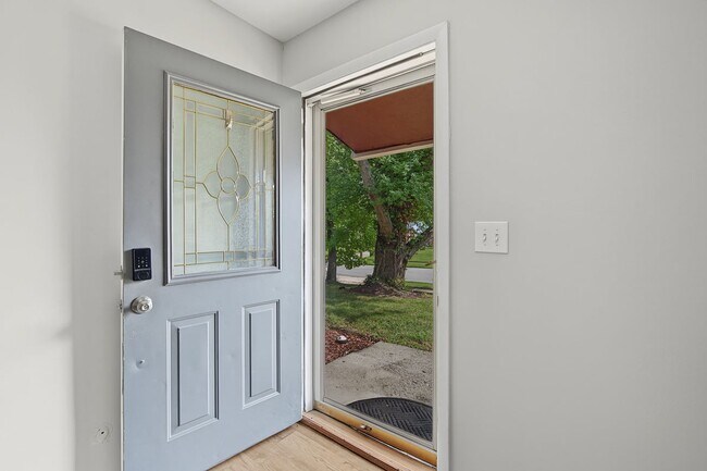 Building Photo - 9609 Helmsley Way