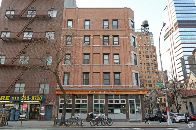 Building Photo - 206 W 99th St