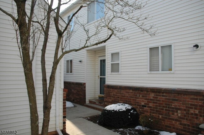 Building Photo - 206 Blackberry Ct