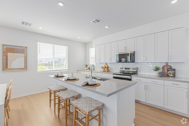 3BR, 3BA - 1,552SF - Kitchen - Axis at Millenia