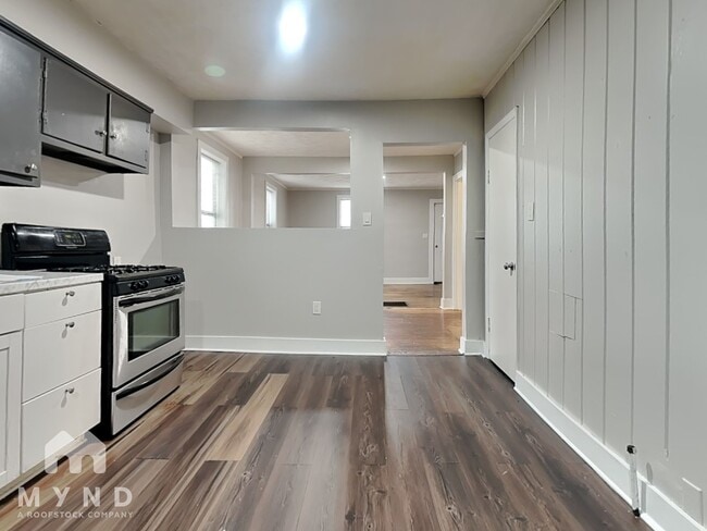 Foto del edificio - 2325 Riley Ave