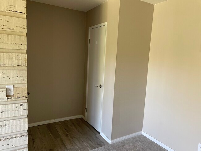 Entrada - 5350 Baltimore Dr