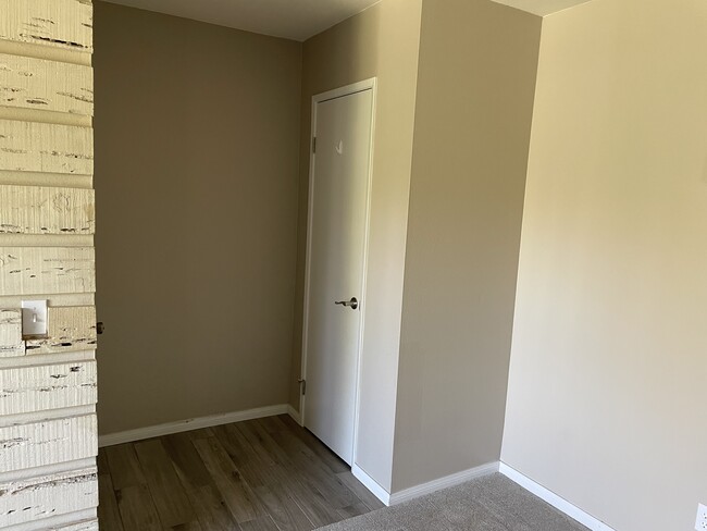 Entryway - 5350 Baltimore Dr