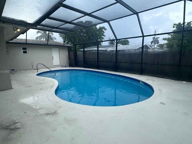 Foto del edificio - 4380 SW 49th Ct