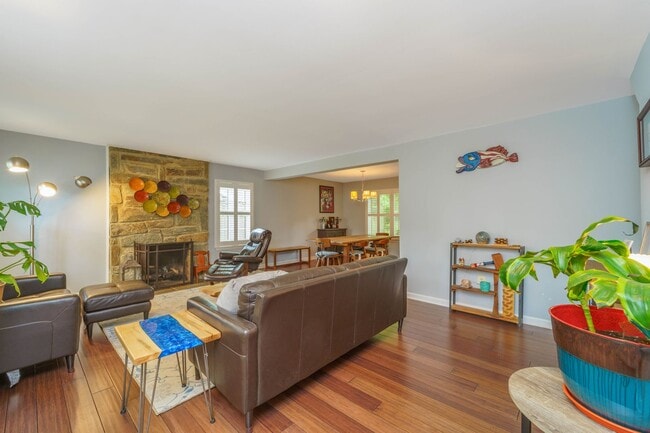 Meticulously Maintained 4 BR 2.5 BA Home in Burke, VA - Meticulously Maintained 4 BR 2.5 BA Home in Burke, VA