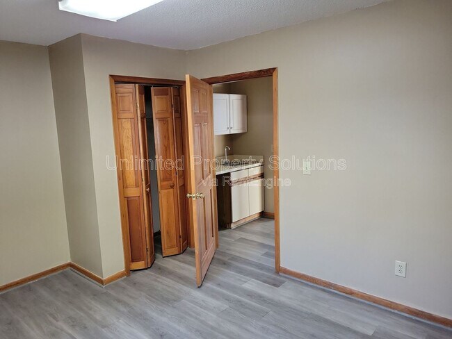 Foto del edificio - 108 N Kerr Ave