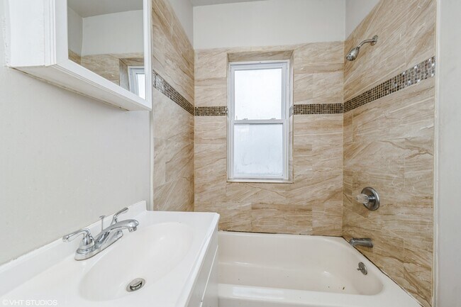 Foto del edificio - 1506 E 67th St