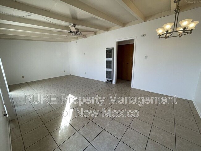 Foto del edificio - 2301 1/2 Nathan Avenue