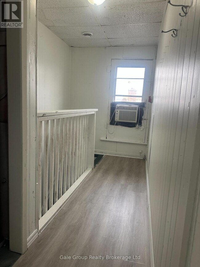 Building Photo - 457 Dundas St