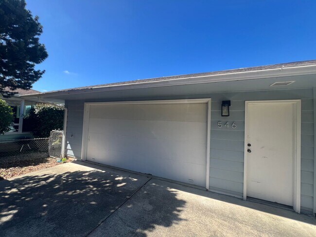 Building Photo - Fir Duplex