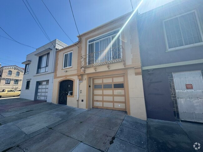 Building Photo - 1606 39th Ave