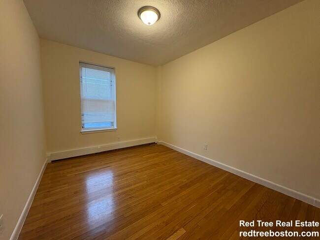 Foto del edificio - 172 N Beacon St