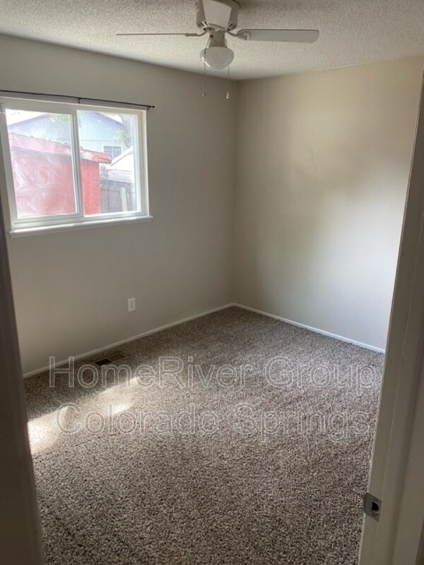 Building Photo - 2858 Carmel Cir