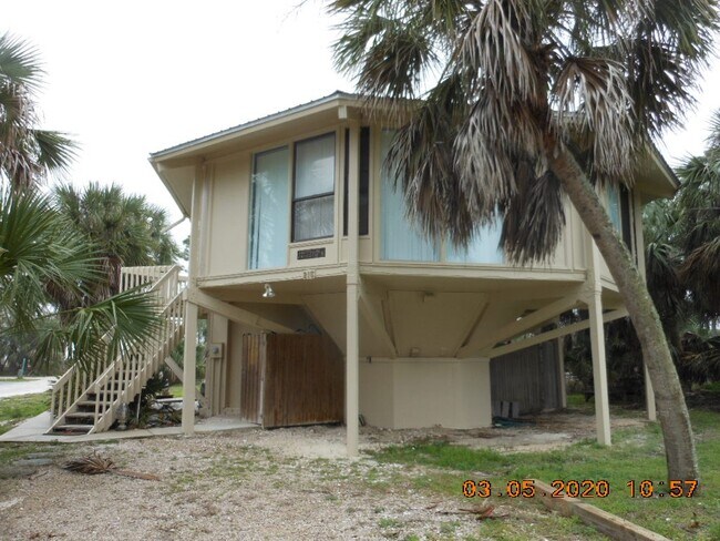 Building Photo - 215 S Neptune St