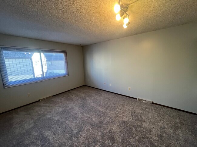 Foto del edificio - 215 Elton Hills Dr NW