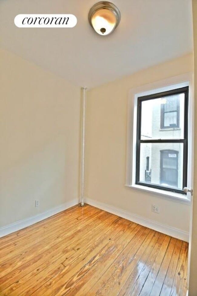 Foto del edificio - 505 W 122nd St