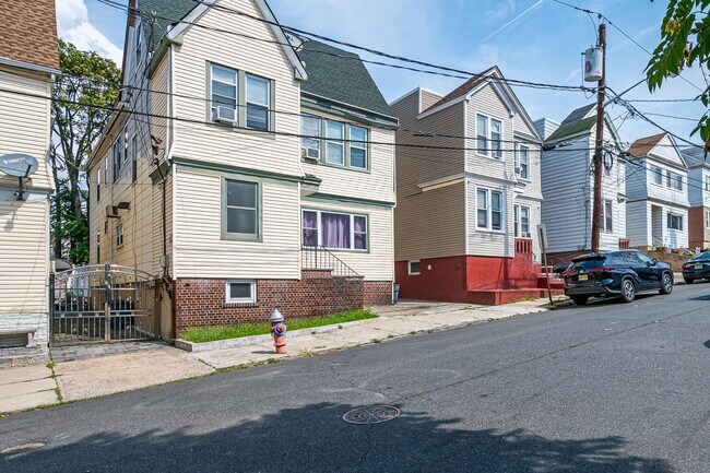 Foto del edificio - 46 Van Houten Ave