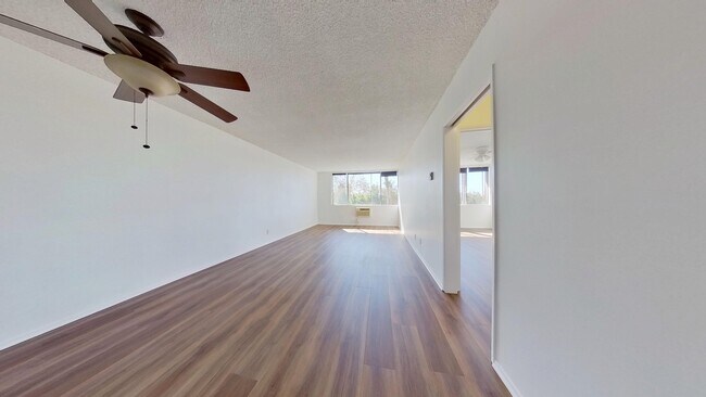 Foto del edificio - 5555 W 8th St