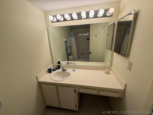 Foto del edificio - 8405 NW 61st St