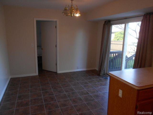 Building Photo - 2149 Camelot Dr