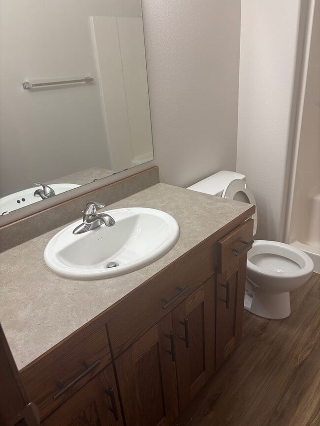 Building Photo - 3 Bed 3 Bath Single Family Home