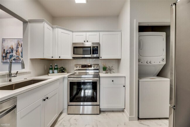 Building Photo - 2 br, 2 bath House - 4104 Cole Ave Apt 105