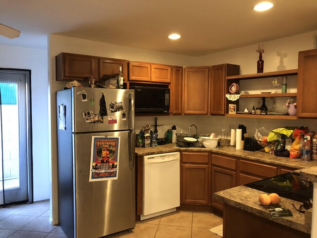 Building Photo - 2025 S Granada Dr