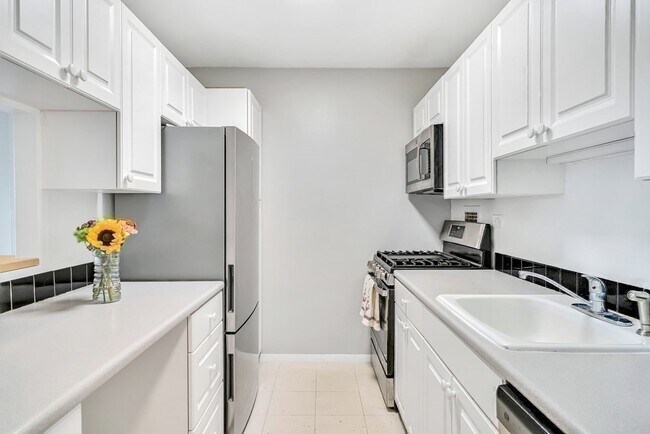 Foto del edificio - 8 Whittier Pl