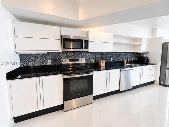 Foto del edificio - 690 SW 1st Ct