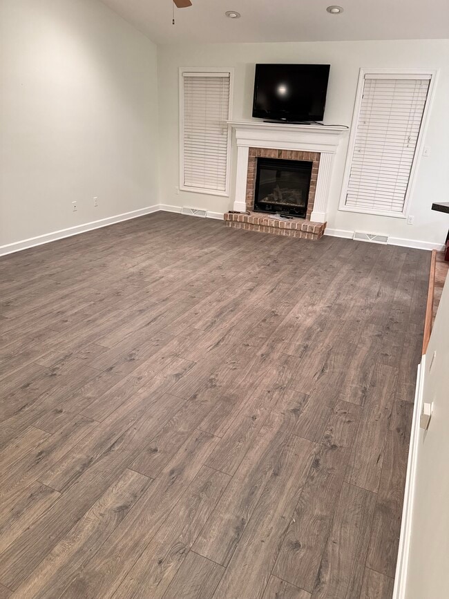 Building Photo - 1859 Meadowlark Ln