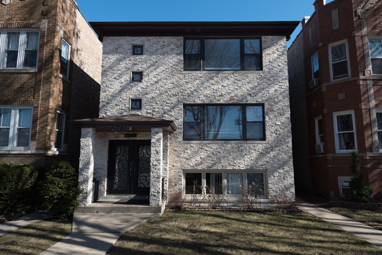 Primary Photo - 5719 N Fairfield Ave