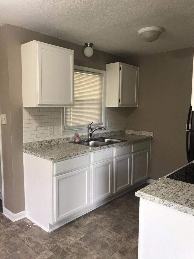 Foto del edificio - 5218 Madonna Dr