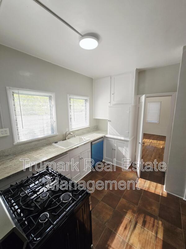 Building Photo - 347 Arden Ave