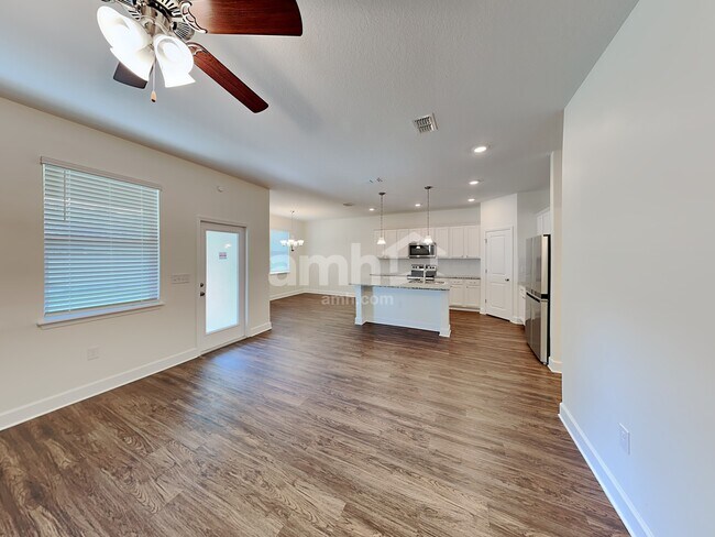 Foto del edificio - 4607 Reisswood Lp
