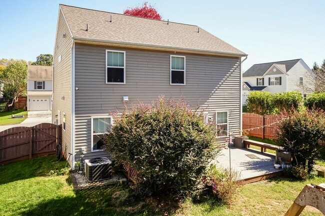 Building Photo - Beautiful 3-Bedroom Single Family Home wit...