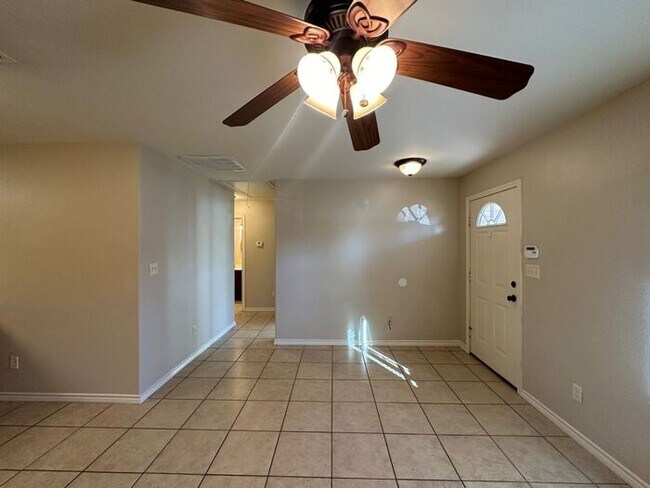 Building Photo - Tour Today! 2 Bedroom 2 Bath Duplex in Cen...